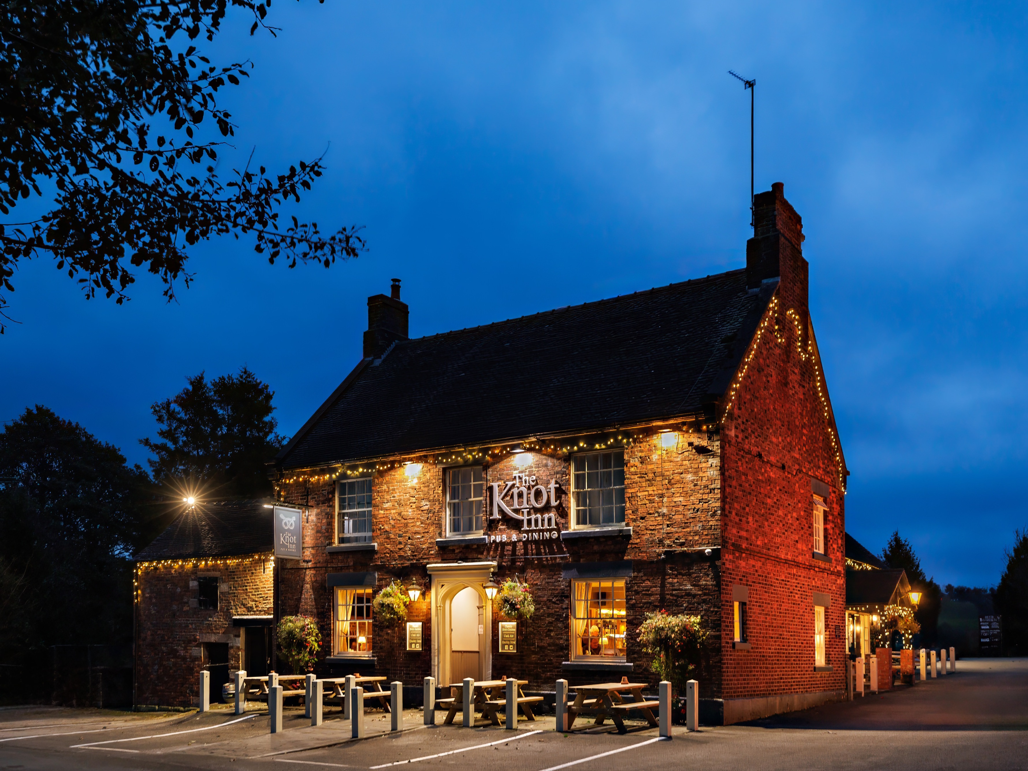 Treat someone special to a memorable dining experience at The Knot Inn.